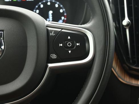 Used 2021 Volvo XC60 T5 Momentum w/ Protection Package Premier FWD image 23