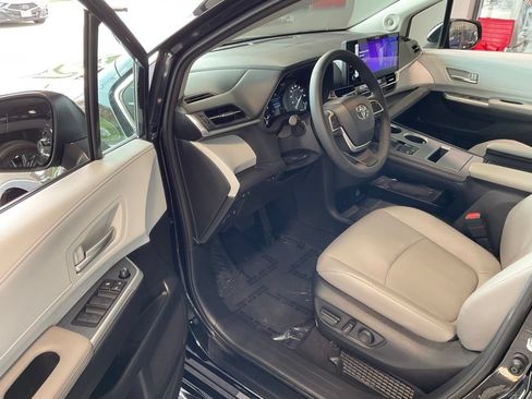 Certified 2025 Toyota Sienna XLE w/ XLE Plus Package AWD/4WD image 8
