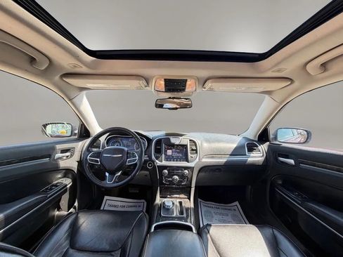 Used 2019 Chrysler 300 Limited RWD image 11
