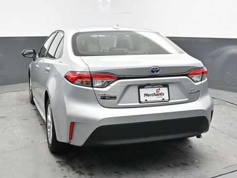 Used 2024 Toyota Corolla LE w/ LE Convenience Package FWD image 5