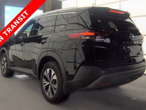 Used 2021 Nissan Rogue SV w/ Premium Package FWD image 4