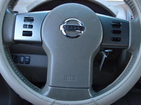 Used 2012 Nissan Frontier SL w/ Moonroof Pkg image 19