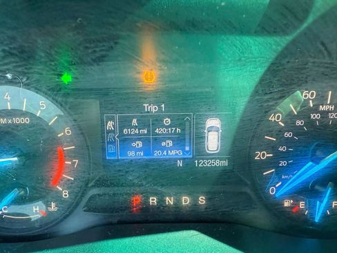 Used 2017 Ford Explorer XLT AWD/4WD image 11