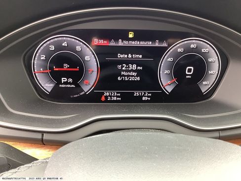 Used 2023 Audi Q5 2.0T Prestige w/ Prestige Package AWD/4WD image 12
