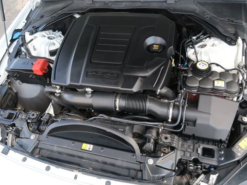 Used 2018 Jaguar XE Prestige image 44