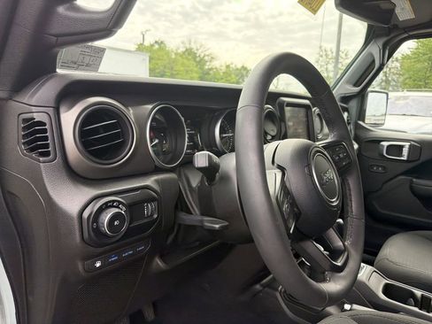 Used 2023 Jeep Wrangler Unlimited w/ Sun & Screen Package AWD/4WD image 21