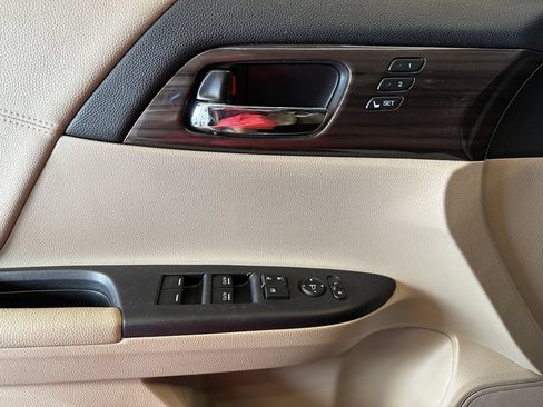 Used 2017 Honda Accord EX-L image 19