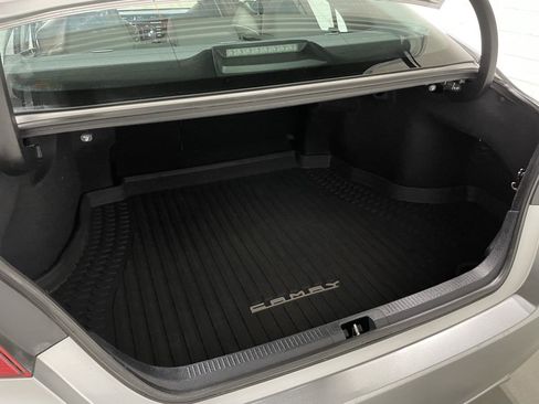 Used 2020 Toyota Camry SE w/ Sunroof Package FWD image 18