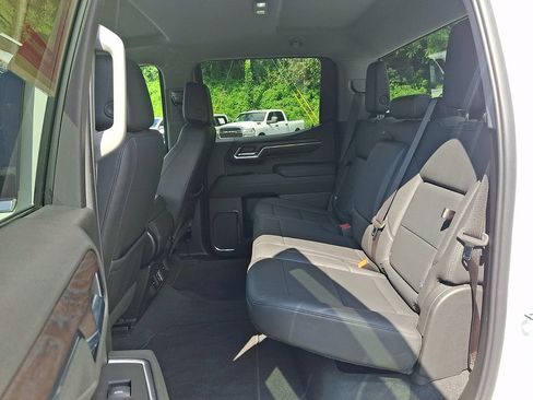 Used 2024 GMC Sierra 1500 SLT AWD/4WD image 10