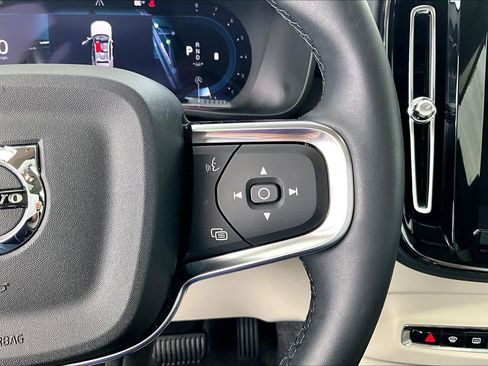 Used 2025 Volvo XC40 B5 Ultra w/ Climate Package image 25