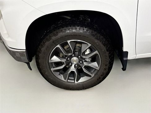 Used 2024 Chevrolet Silverado 1500 LT image 23