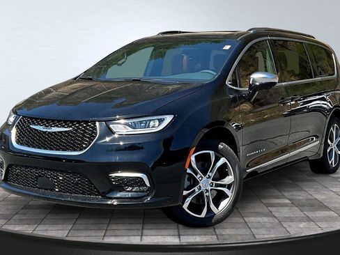 New 2026 Chrysler Pacifica Pinnacle AWD/4WD image 2