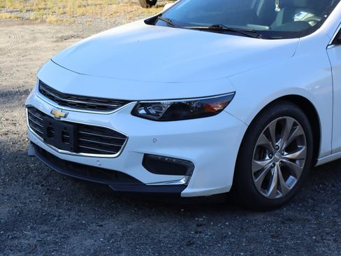 Used 2017 Chevrolet Malibu Premier w/ Driver Confidence Package FWD image 6