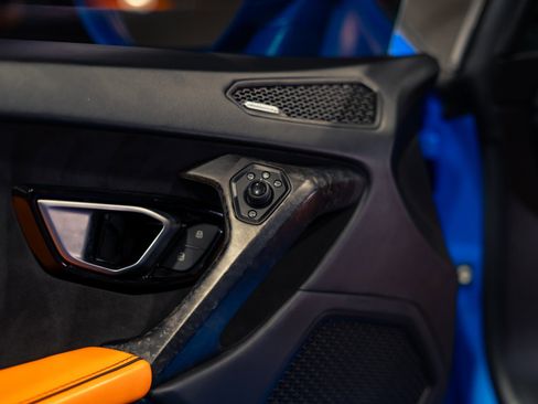 Used 2020 Lamborghini Huracan EVO RWD image 22