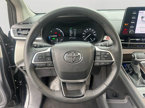 Used 2024 Toyota Sienna XLE image 12