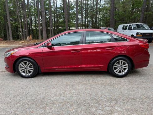 Used 2015 Hyundai Sonata SE w/ Option Group 09 FWD image 1