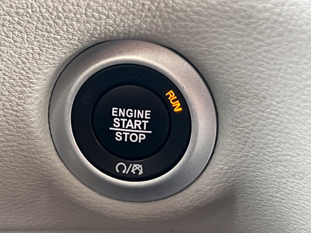 Used 2024 Chrysler Pacifica Limited FWD image 35