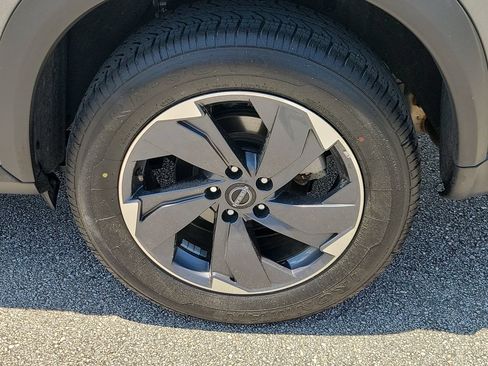 Used 2025 Nissan Rogue SV FWD image 5