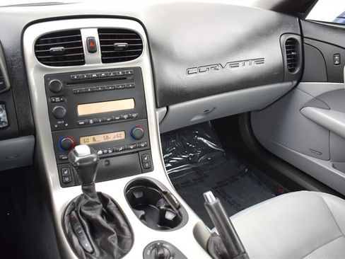 Used 2005 Chevrolet Corvette Coupe w/ Preferred Equipment Group RWD image 22