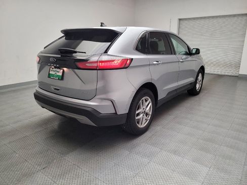 Used 2024 Ford Edge SEL image 9