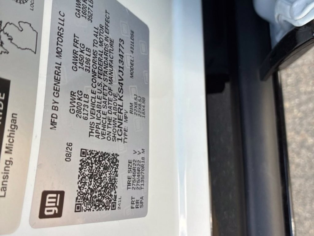 New 2027 Chevrolet Traverse RS w/ LPO, Floor Liner Package FWD image 32