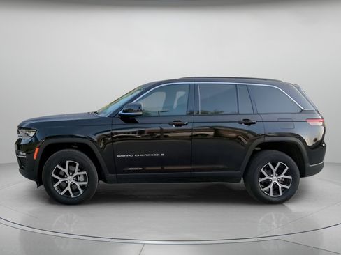 Used 2025 Jeep Grand Cherokee Limited AWD/4WD image 16