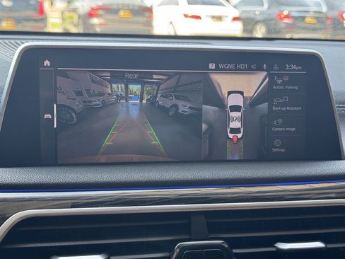 Used 2021 BMW 740i w/ M Sport Package RWD image 8