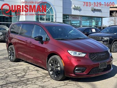 Used 2023 Chrysler Pacifica Limited w/ S Appearance Package