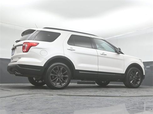 Certified 2018 Ford Explorer XLT w/ Equipment Group 202A image 43