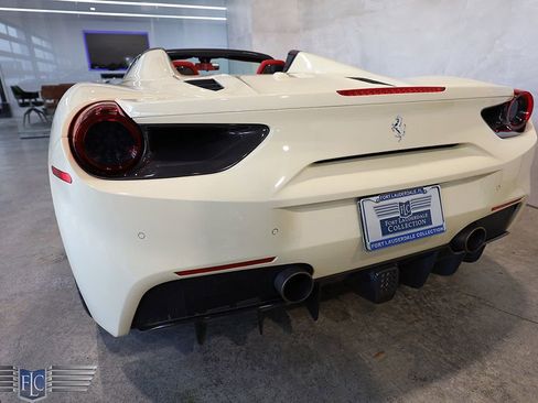 Used 2018 Ferrari 488 Spider image 12