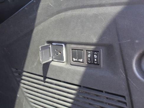 Used 2024 Chevrolet Suburban RST w/ Sport Performance Package image 7