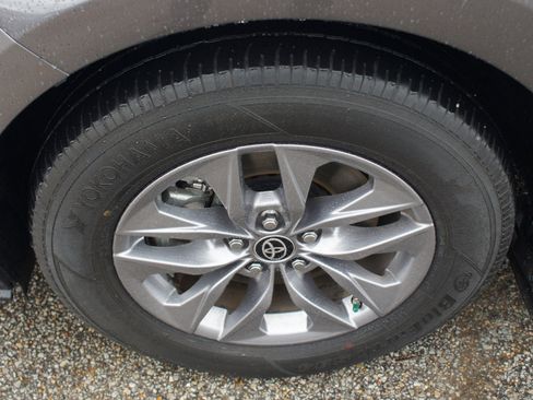 Used 2024 Toyota Sienna XLE image 26