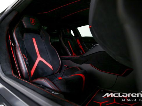 Used 2020 Lamborghini Aventador SVJ AWD/4WD image 20