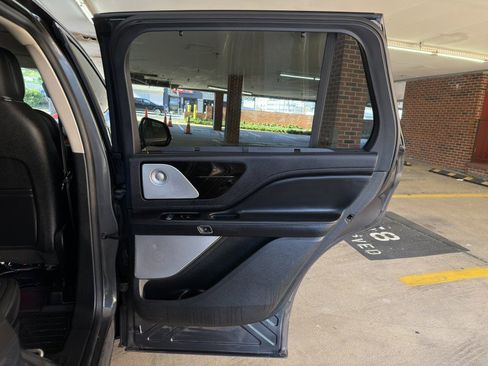 Used 2020 Lincoln Aviator Reserve w/ Equipment Group 202A image 15