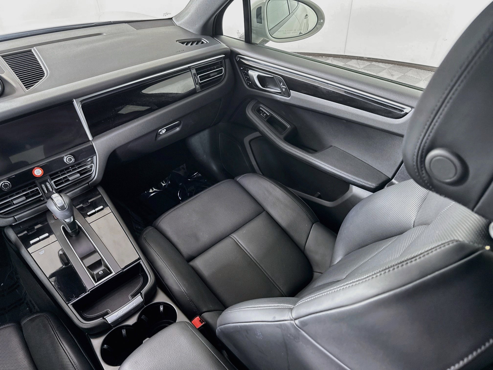 Certified 2023 Porsche Macan AWD/4WD image 23