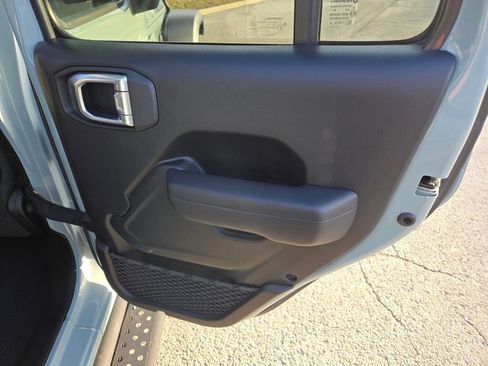 Used 2024 Jeep Wrangler Unlimited Rubicon 4xe w/ Capability Package image 8