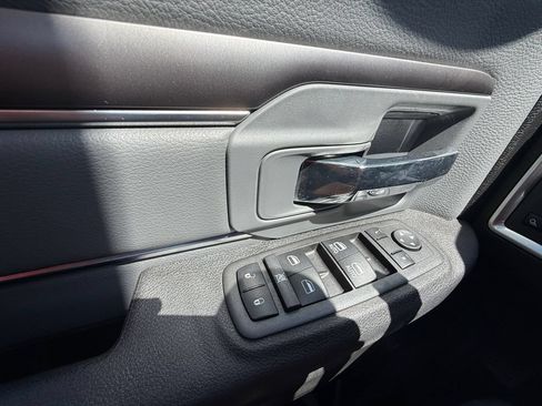 Used 2022 RAM 1500 Classic SLT AWD/4WD image 20