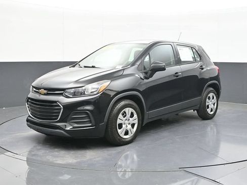 Used 2017 Chevrolet Trax LS FWD image 3