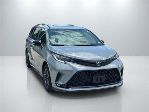 Certified 2025 Toyota Sienna XSE w/ XSE Premium Package AWD/4WD image 3