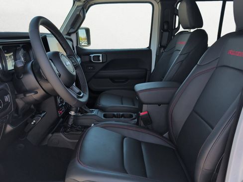 Used 2025 Jeep Gladiator Rubicon AWD/4WD image 9