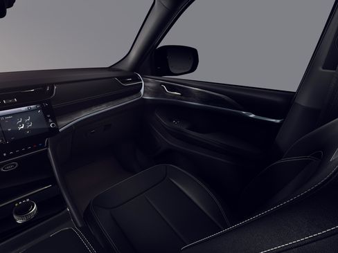 New 2026 Jeep Grand Cherokee Altitude image 16