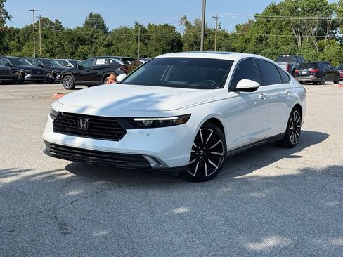 Used 2024 Honda Accord Touring image 3