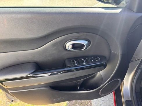 Used 2019 Kia Soul ! FWD image 21