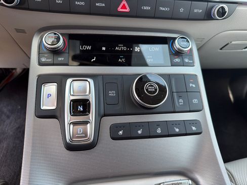 Certified 2025 Hyundai Palisade Calligraphy FWD image 32