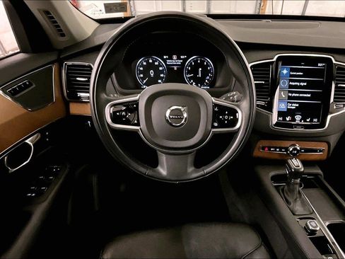 Used 2022 Volvo XC90 T6 Momentum w/ Advanced Package image 5
