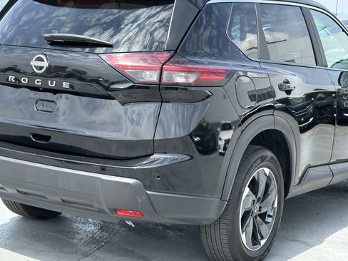 Used 2025 Nissan Rogue SV image 7