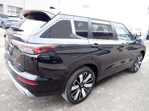 Used 2025 Mitsubishi Outlander SE image 7