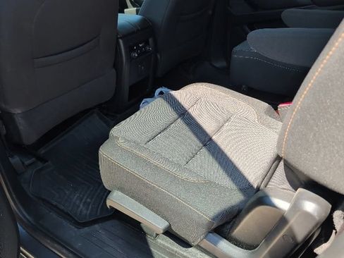 Used 2020 Chevrolet Traverse LT FWD image 13