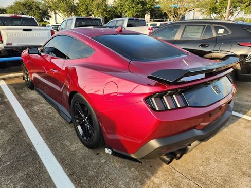 Used 2025 Ford Mustang Coupe RWD image 4