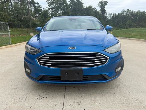 Used 2019 Ford Fusion SE w/ Equipment Group 151A FWD image 2